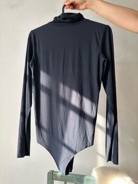 Commando long sleeve turtleneck bodysuit 
Size M
